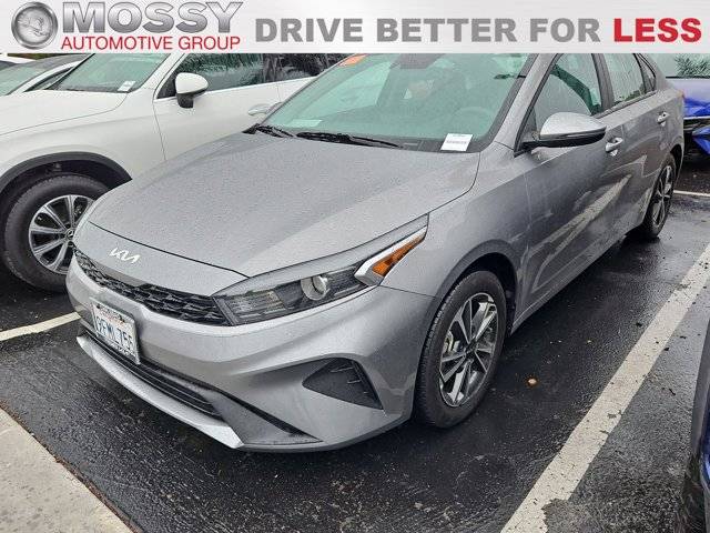 2023 Kia Forte LXS FWD photo