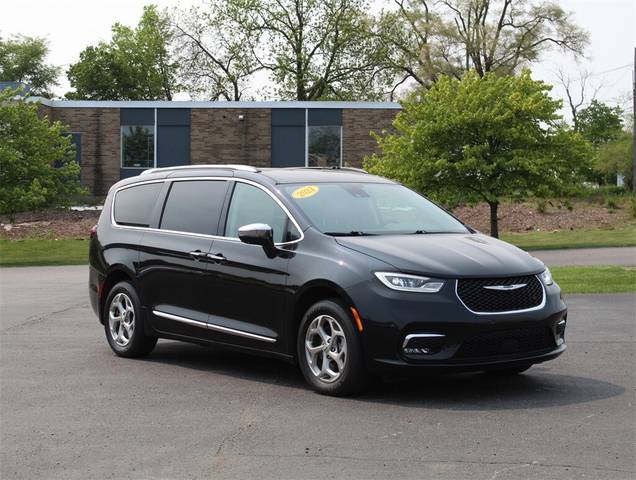 2021 Chrysler Pacifica Minivan Limited AWD photo