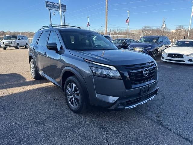 2023 Nissan Pathfinder SL 4WD photo