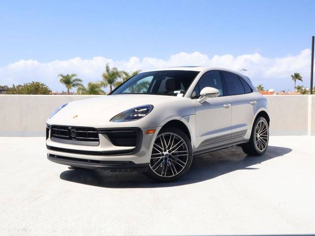 2023 Porsche Macan AWD photo