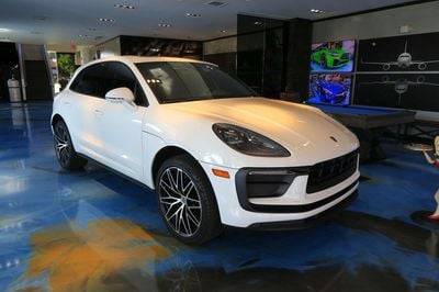 2023 Porsche Macan  AWD photo