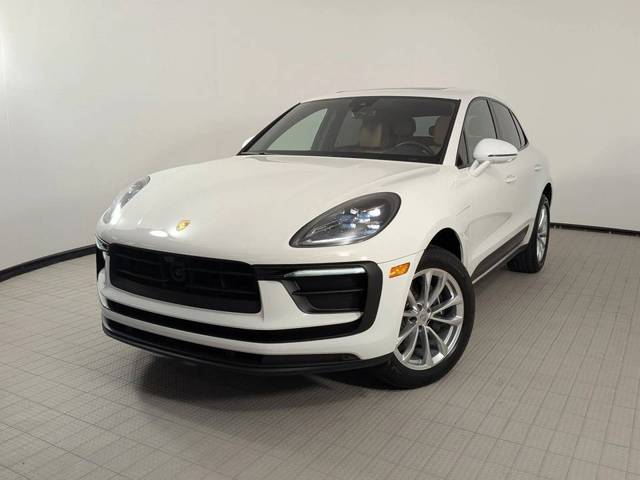 2023 Porsche Macan  AWD photo
