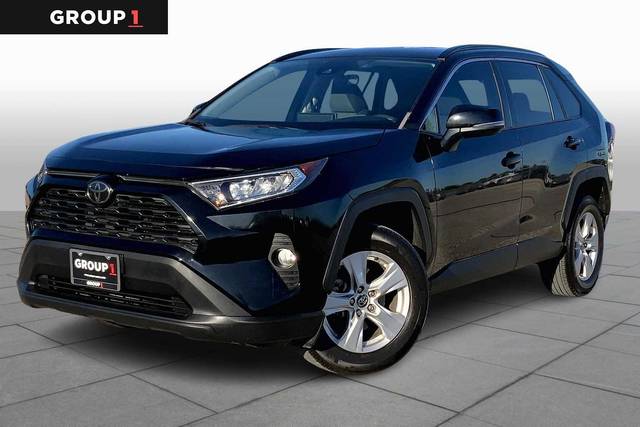 2020 Toyota RAV4 XLE FWD photo