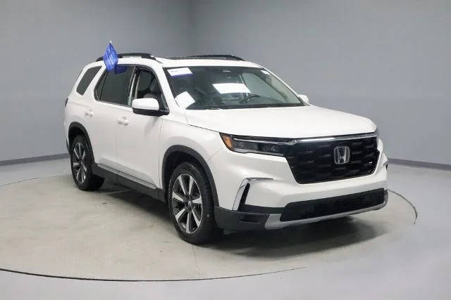 2023 Honda Pilot Touring AWD photo