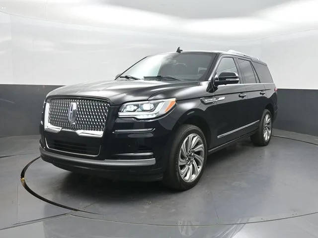2023 Lincoln Navigator Reserve RWD photo