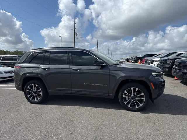 2023 Jeep Grand Cherokee Overland RWD photo