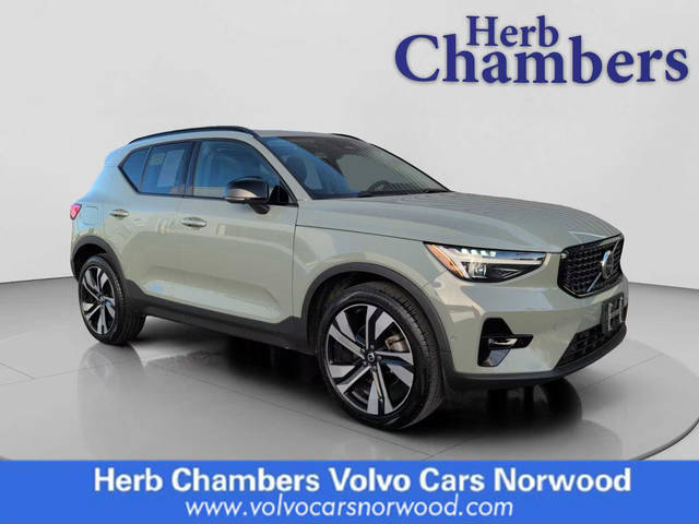2023 Volvo XC40 Ultimate Dark Theme AWD photo