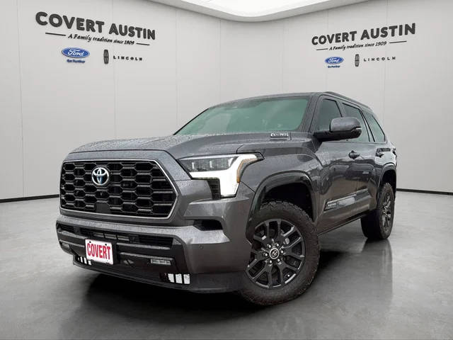 2023 Toyota Sequoia Platinum 4WD photo