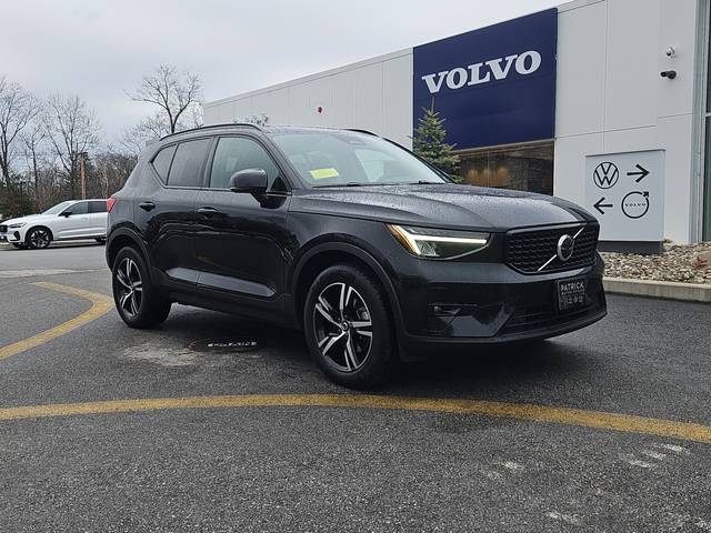 2023 Volvo XC40 Plus Dark Theme AWD photo