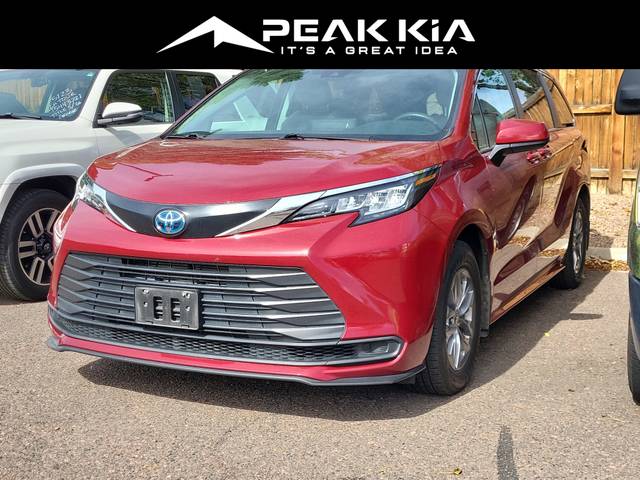 2023 Toyota Sienna LE FWD photo