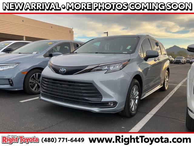 2023 Toyota Sienna Woodland Edition AWD photo