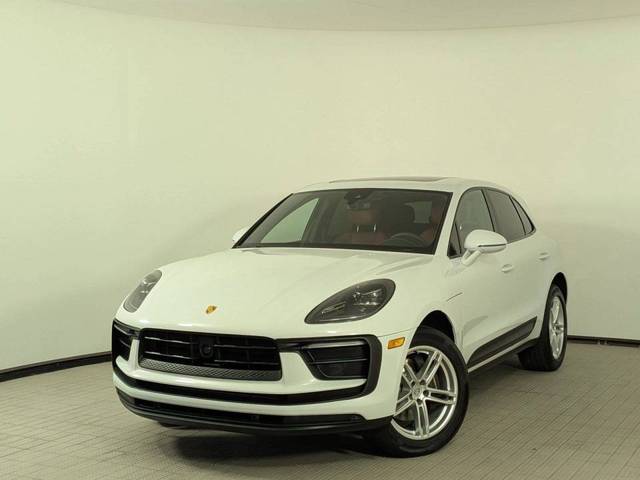 2023 Porsche Macan  AWD photo