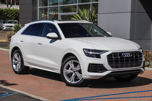 2023 Audi Q8 Premium AWD photo