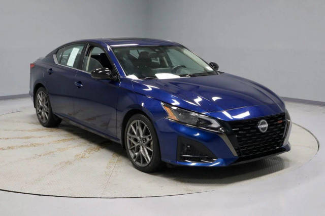 2023 Nissan Altima 2.0 SR FWD photo