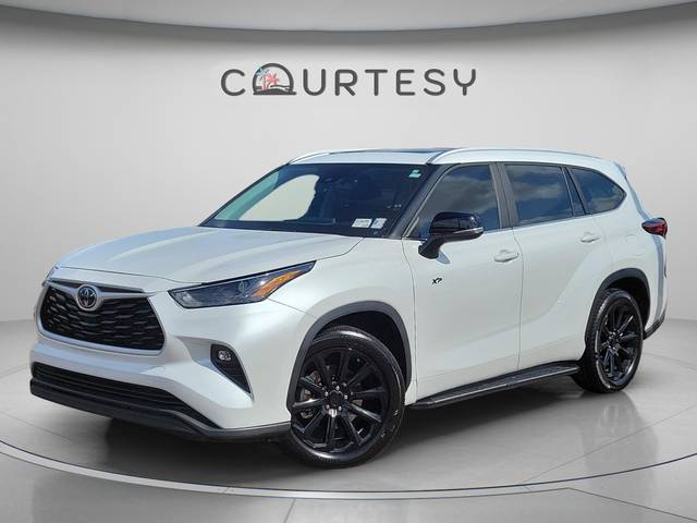 2023 Toyota Highlander XLE FWD photo