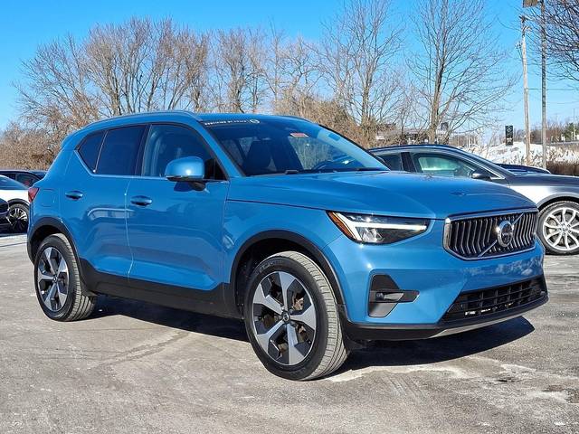 2023 Volvo XC40 Plus Bright Theme AWD photo