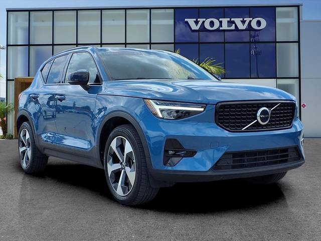 2023 Volvo XC40 Plus Dark Theme AWD photo