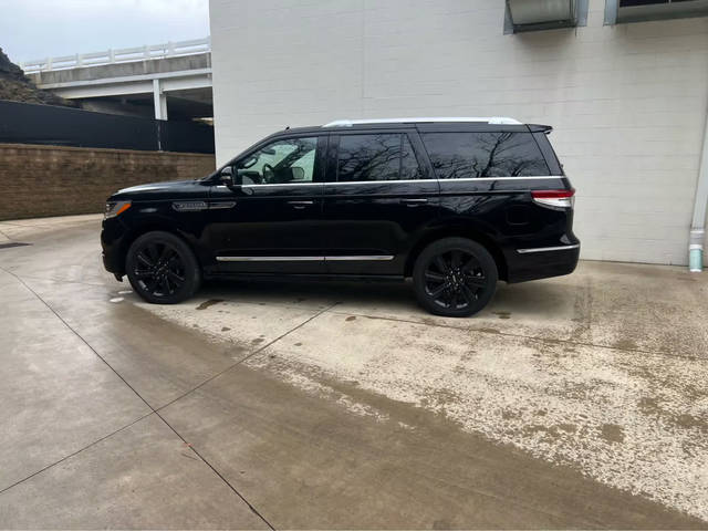 2023 Lincoln Navigator Reserve 4WD photo