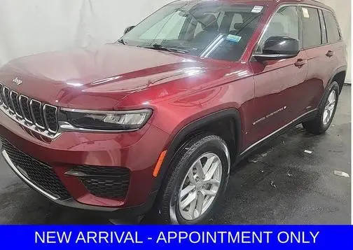 2023 Jeep Grand Cherokee Laredo 4WD photo
