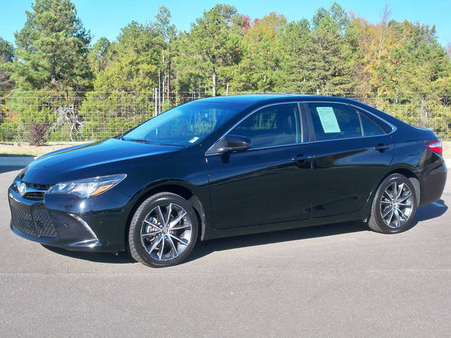 2016 Toyota Camry XSE FWD photo