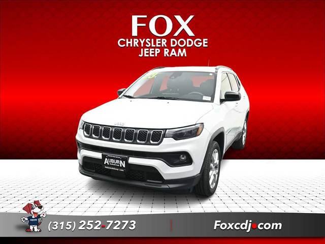 2023 Jeep Compass Latitude Lux 4WD photo