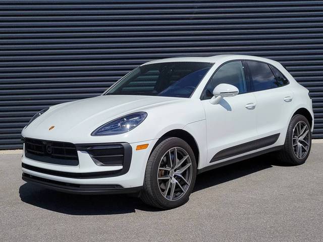 2023 Porsche Macan  AWD photo