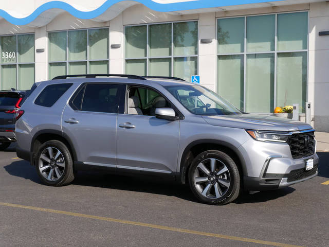 2023 Honda Pilot Touring AWD photo