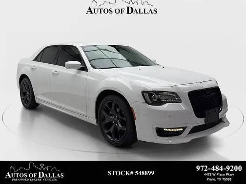 2023 Chrysler 300 Touring L RWD photo