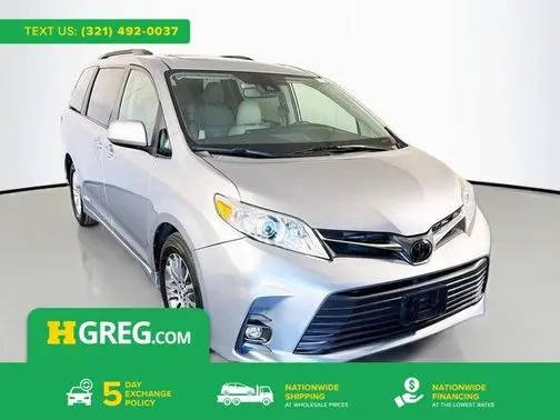 2020 Toyota Sienna XLE FWD photo