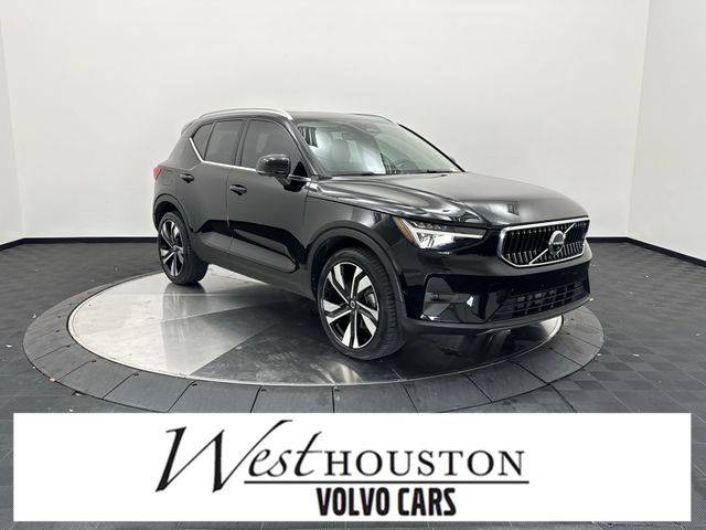 2023 Volvo XC40 Plus Bright Theme AWD photo