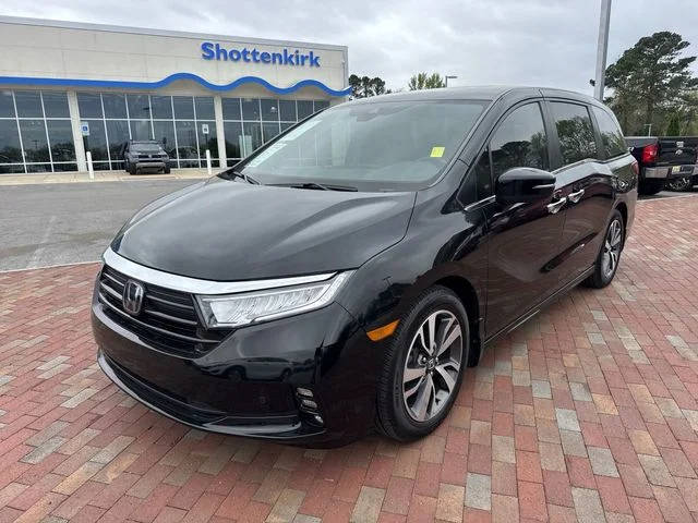 2023 Honda Odyssey Touring FWD photo