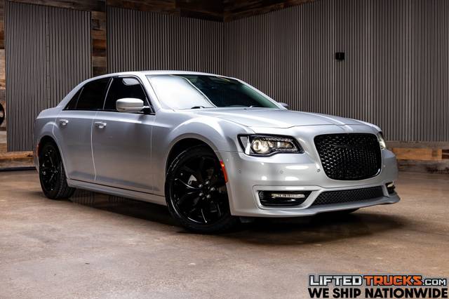2023 Chrysler 300 Touring L RWD photo