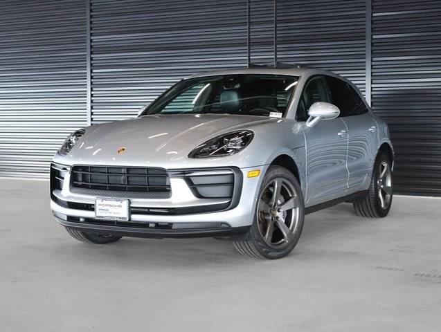 2022 Porsche Macan  AWD photo