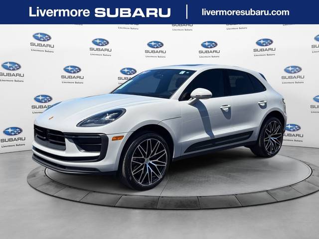 2023 Porsche Macan AWD photo