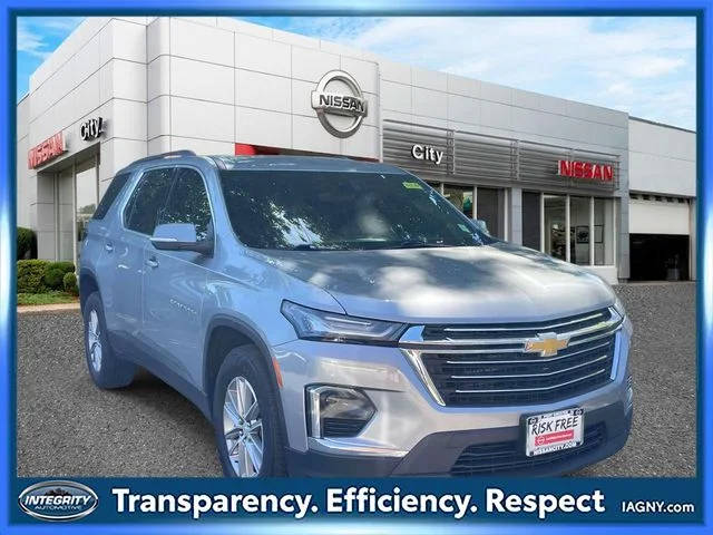 2023 Chevrolet Traverse LT Cloth AWD photo