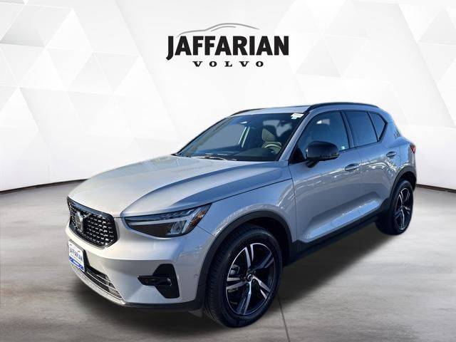 2023 Volvo XC40 Plus Dark Theme AWD photo