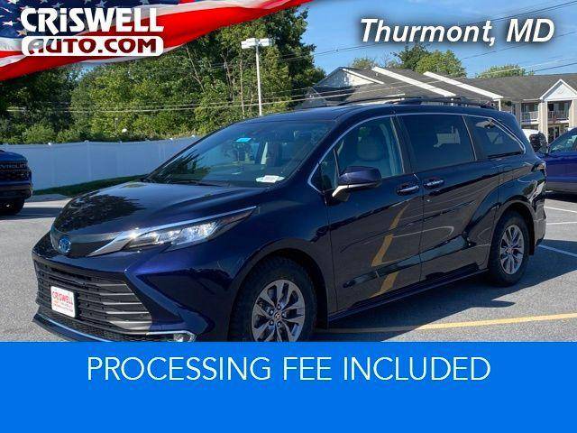 2023 Toyota Sienna XLE FWD photo