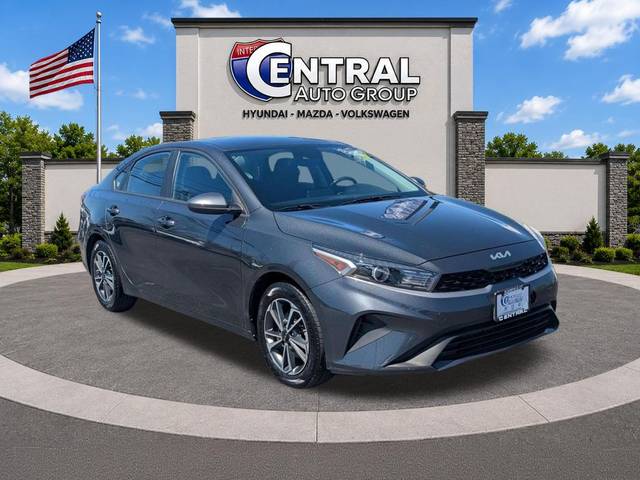 2023 Kia Forte LXS FWD photo