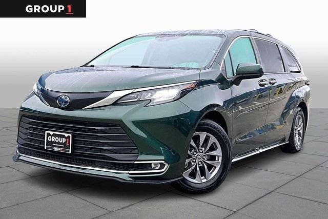 2023 Toyota Sienna XLE FWD photo