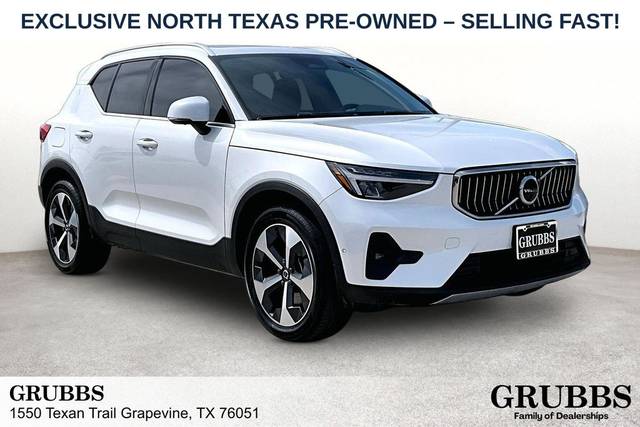 2023 Volvo XC40 Plus Bright Theme FWD photo