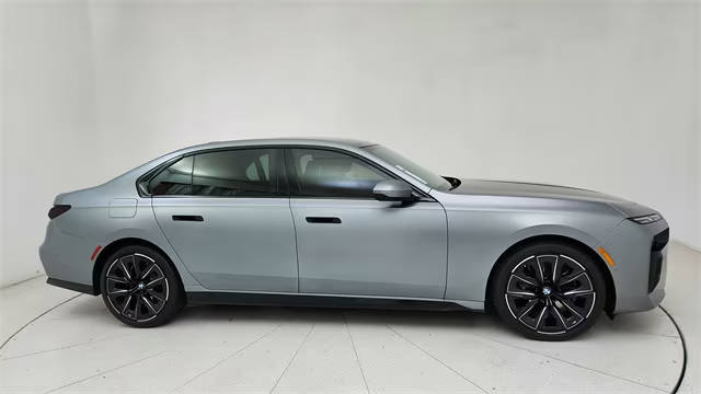 2023 BMW 7 Series 740i RWD photo