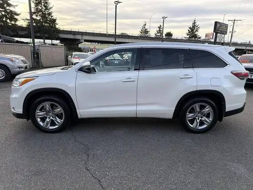 2015 Toyota Highlander  AWD photo