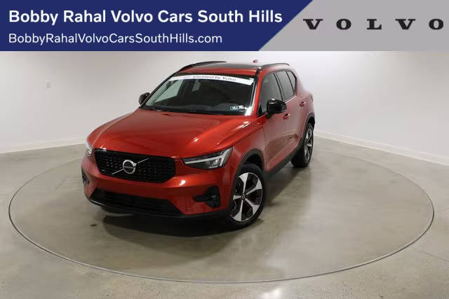 2023 Volvo XC40 Plus Dark Theme AWD photo