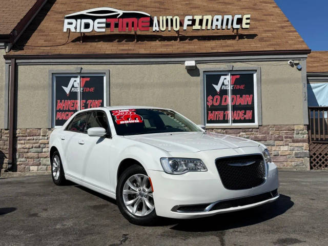 2023 Chrysler 300 Touring RWD photo