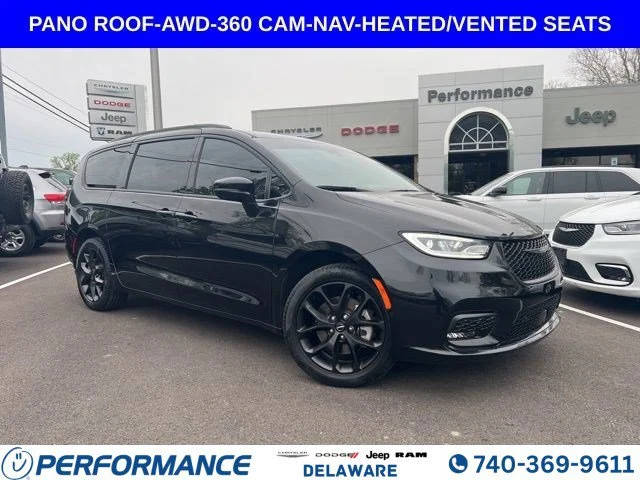 2023 Chrysler Pacifica Minivan Limited AWD photo