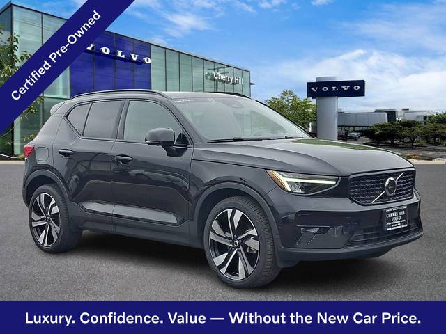 2023 Volvo XC40 Plus Dark Theme AWD photo