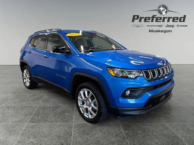 2023 Jeep Compass Latitude Lux 4WD photo