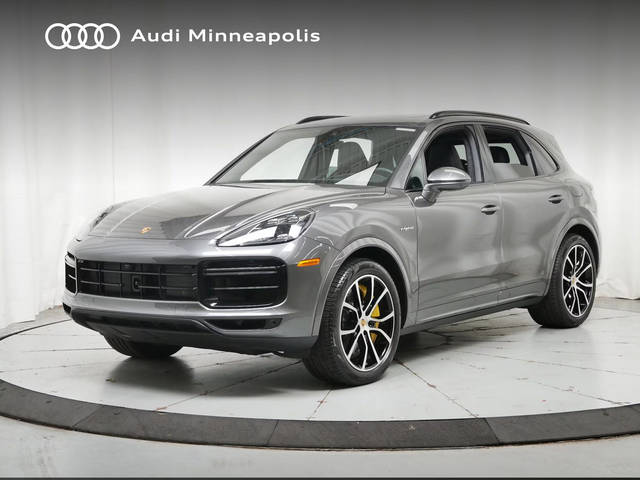 2023 Porsche Cayenne Turbo S E-Hybrid AWD photo