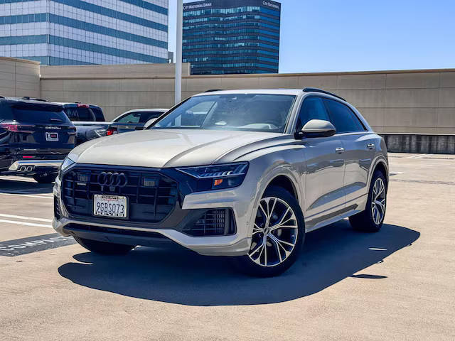 2023 Audi Q8 Premium AWD photo