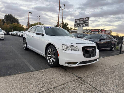 2019 Chrysler 300 Limited RWD photo